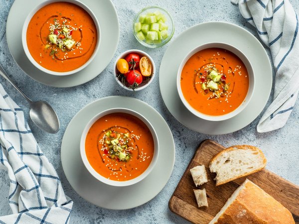 Comment préparer une soupe minestrone italienne avec des légumes de saison ?