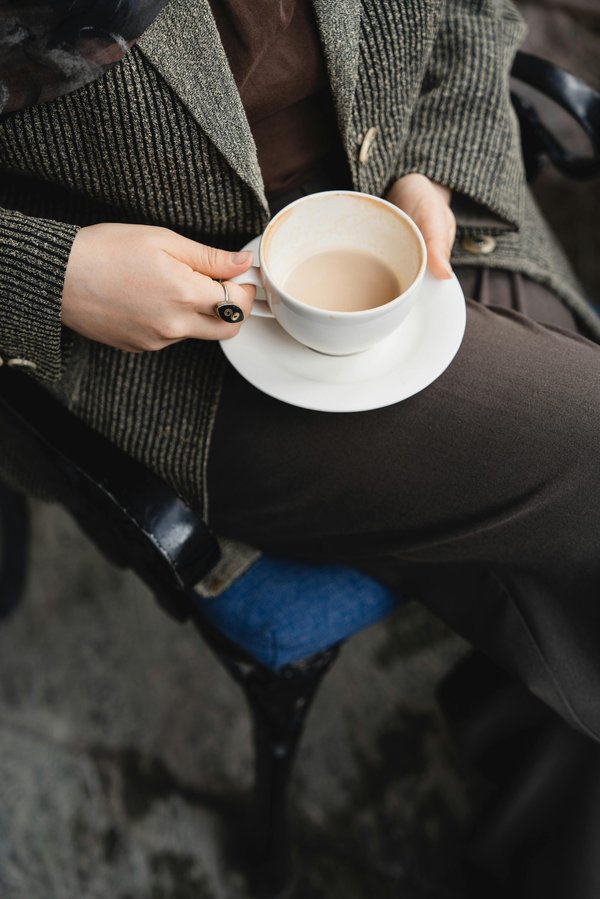Tasse porcelaine ou céramique : quel choix privilégier ?
